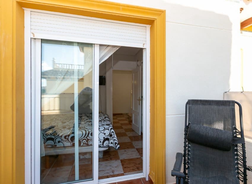 3 slaapkamer Rijtjeshuis te koop in Playa Flamenca met zwembad garage - € 224.500 (Ref: 9813910)