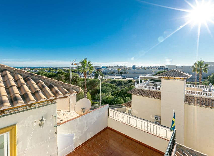 3 slaapkamer Rijtjeshuis te koop in Playa Flamenca met zwembad garage - € 224.500 (Ref: 9813910)