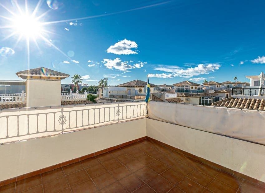 3 slaapkamer Rijtjeshuis te koop in Playa Flamenca met zwembad garage - € 224.500 (Ref: 9813910)