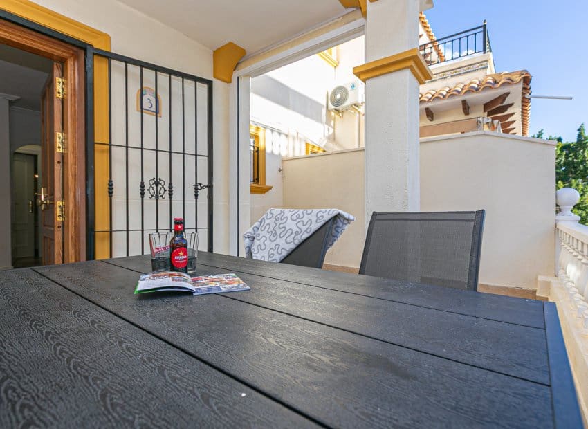 3 slaapkamer Rijtjeshuis te koop in Playa Flamenca met zwembad garage - € 224.500 (Ref: 9813910)