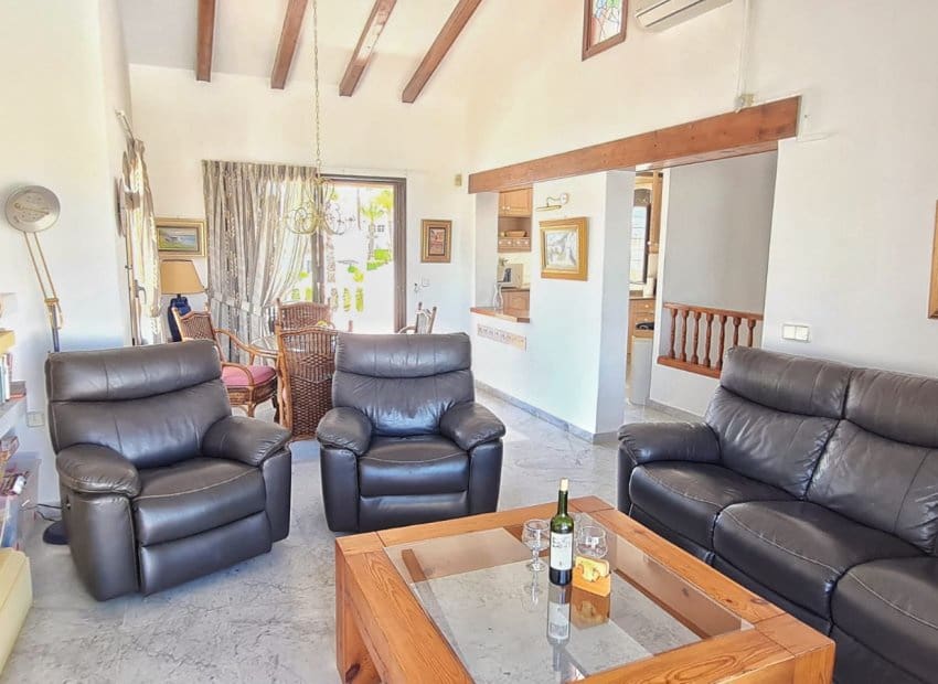 3 soveværelse Villa til salg i Villamartin med swimmingpool garage - € 395.000 (Ref: 9826070)