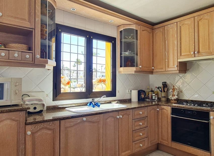 3 soveværelse Villa til salg i Villamartin med swimmingpool garage - € 395.000 (Ref: 9826070)
