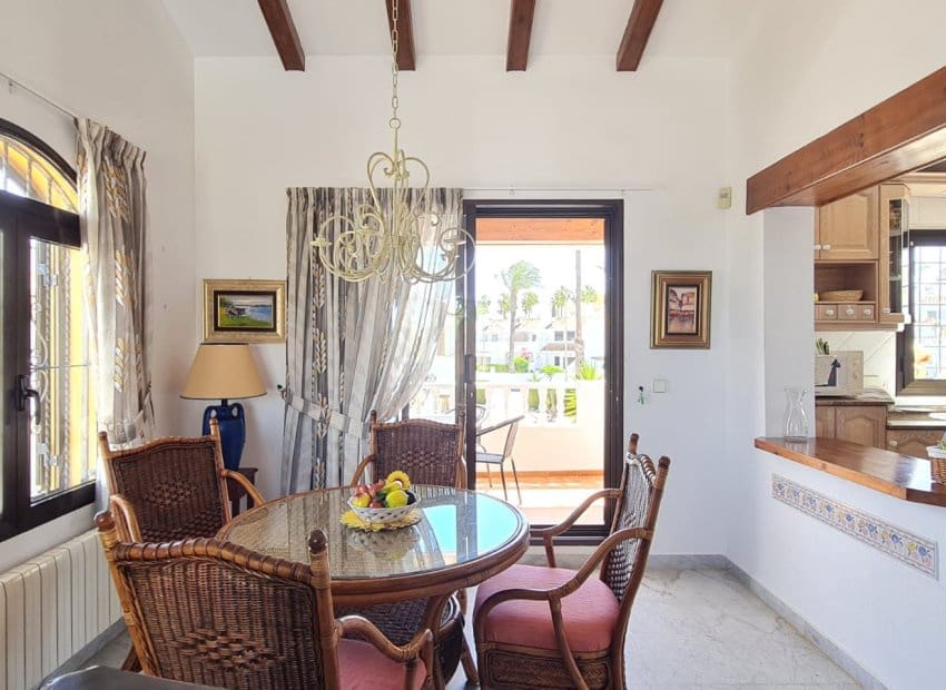 3 soveværelse Villa til salg i Villamartin med swimmingpool garage - € 395.000 (Ref: 9826070)