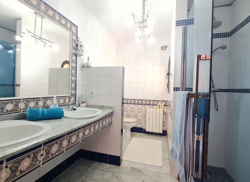3 soveværelse Villa til salg i Villamartin med swimmingpool garage - € 395.000 (Ref: 9826070)