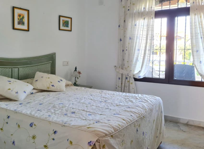 3 soveværelse Villa til salg i Villamartin med swimmingpool garage - € 395.000 (Ref: 9826070)