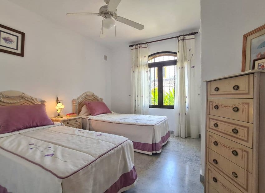 3 soveværelse Villa til salg i Villamartin med swimmingpool garage - € 395.000 (Ref: 9826070)