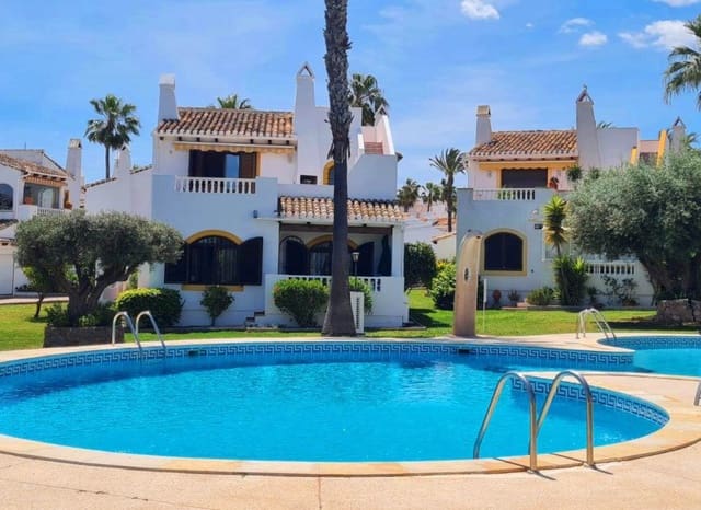 3 makuuhuone Huvila myytävänä paikassa Villamartin, Orihuela mukana uima-altaan 
autotalli - 395 000 € (Ref: 9826070)