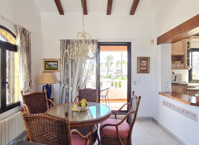 3 makuuhuone Huvila myytävänä paikassa Villamartin, Orihuela mukana uima-altaan 
autotalli - 395 000 € (Ref: 9826070)