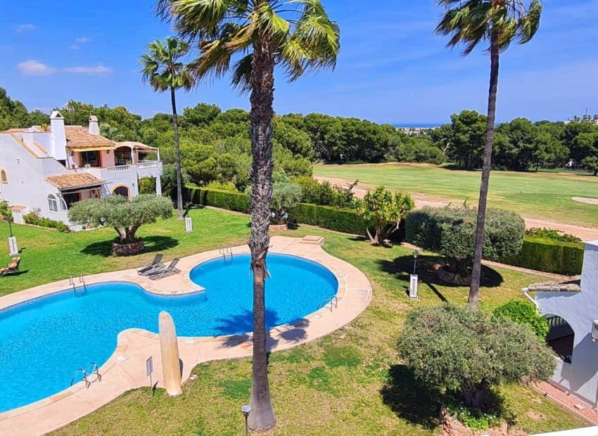 3 soveværelse Villa til salg i Villamartin med swimmingpool garage - € 395.000 (Ref: 9826070)