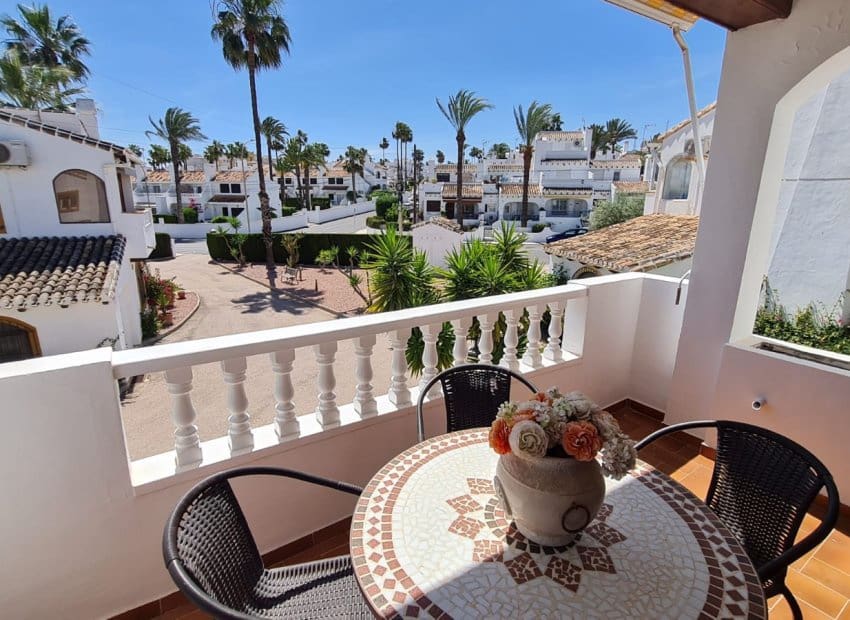 3 soveværelse Villa til salg i Villamartin med swimmingpool garage - € 395.000 (Ref: 9826070)