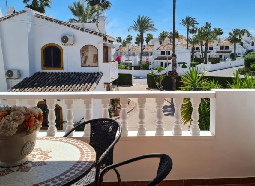 3 soveværelse Villa til salg i Villamartin med swimmingpool garage - € 395.000 (Ref: 9826070)