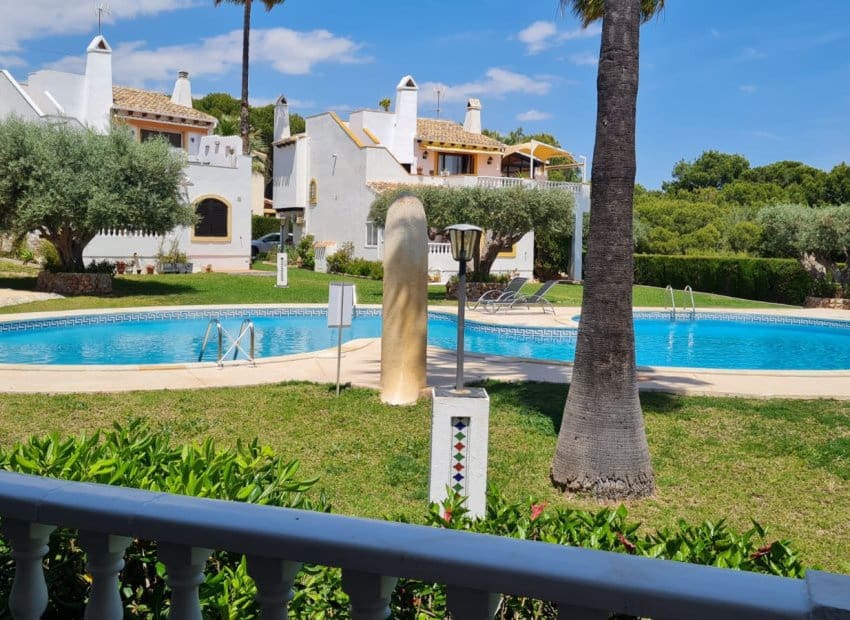 3 soveværelse Villa til salg i Villamartin med swimmingpool garage - € 395.000 (Ref: 9826070)