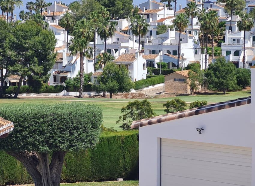 3 soveværelse Villa til salg i Villamartin med swimmingpool garage - € 395.000 (Ref: 9826070)
