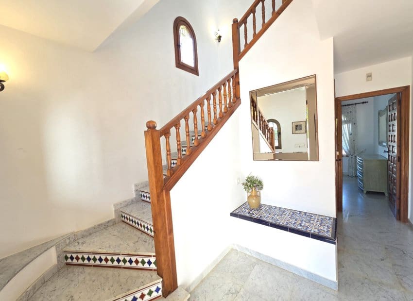 3 bedroom Villa for sale in Villamartin with pool garage - € 395,000 (Ref: 9826070)