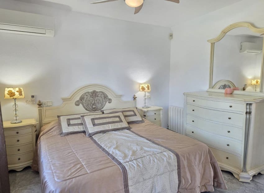 3 bedroom Villa for sale in Villamartin with pool garage - € 395,000 (Ref: 9826070)