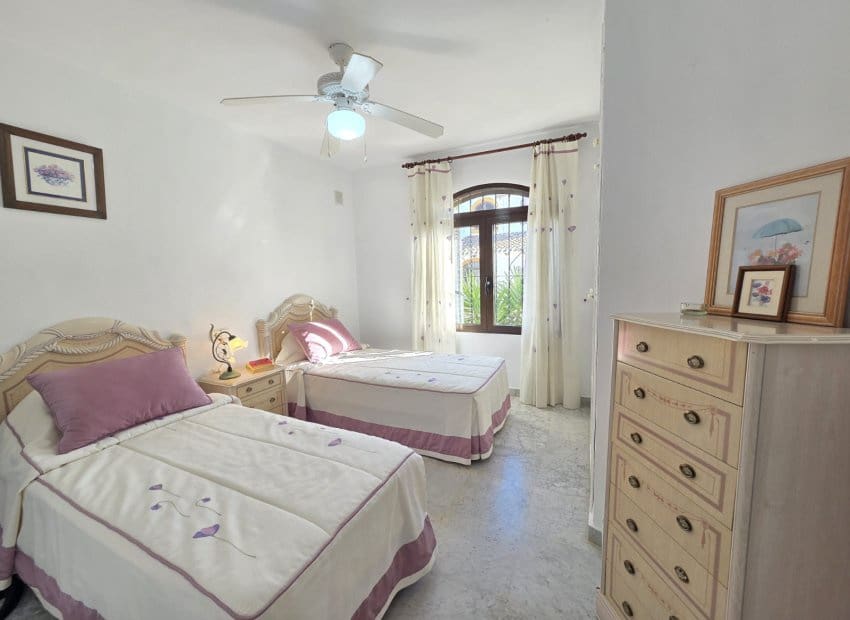 3 bedroom Villa for sale in Villamartin with pool garage - € 395,000 (Ref: 9826070)