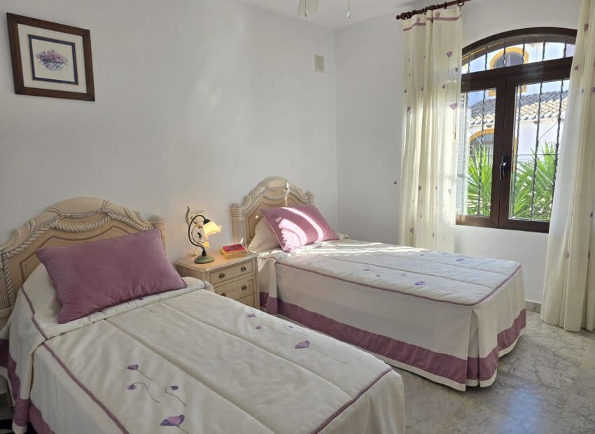 3 bedroom Villa for sale in Villamartin with pool garage - € 395,000 (Ref: 9826070)