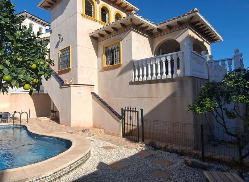 5 soveværelse Villa til salg i La Zenia med swimmingpool - € 359.995 (Ref: 9855804)