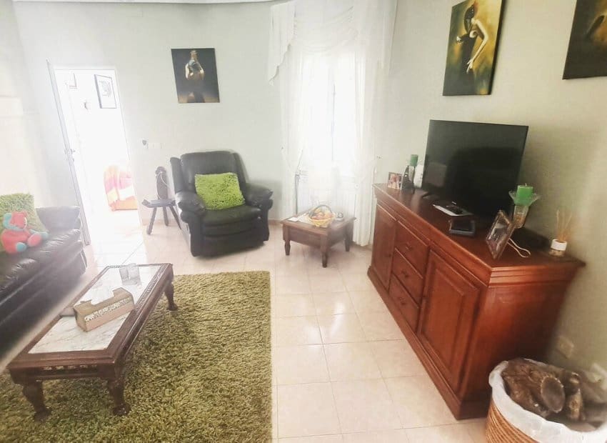 Chalet de 3 habitaciones en Villamartin en venta con piscina garaje - 425.000 € (Ref: 9855805)