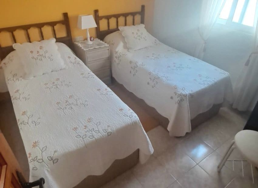 Chalet de 3 habitaciones en Villamartin en venta con piscina garaje - 425.000 € (Ref: 9855805)
