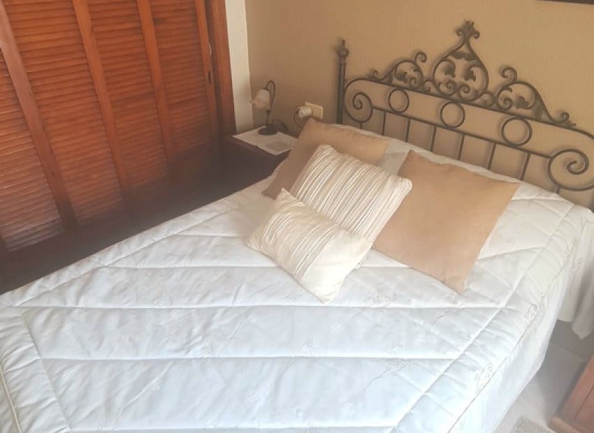 Chalet de 3 habitaciones en Villamartin en venta con piscina garaje - 425.000 € (Ref: 9855805)