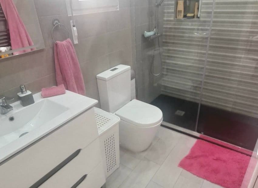 Chalet de 3 habitaciones en Villamartin en venta con piscina garaje - 425.000 € (Ref: 9855805)