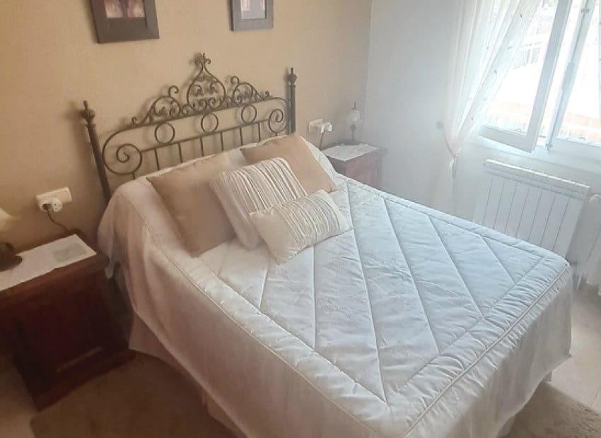 Chalet de 3 habitaciones en Villamartin en venta con piscina garaje - 425.000 € (Ref: 9855805)