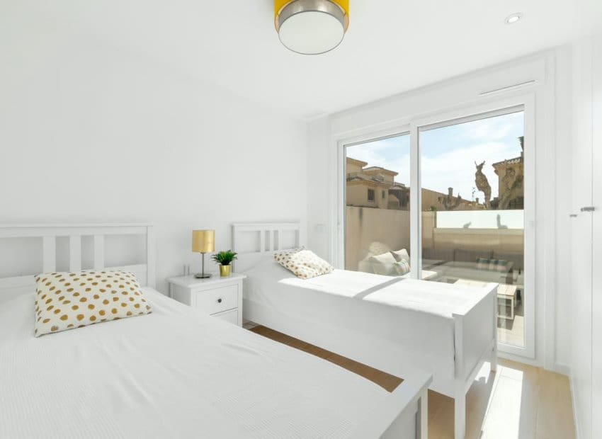 3 Zimmer Villa zu verkaufen in Pilar de la Horadada mit Pool Garage - 424.950 € (Ref: 9855836)