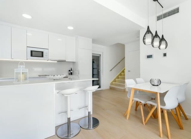 3 Zimmer Villa zu verkaufen in Pilar de la Horadada mit Pool Garage - 424.950 € (Ref: 9855836)