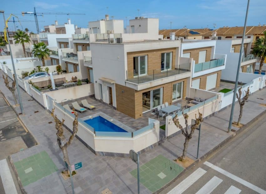 3 Zimmer Villa zu verkaufen in Pilar de la Horadada mit Pool Garage - 424.950 € (Ref: 9855836)
