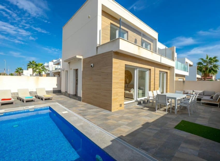 3 Zimmer Villa zu verkaufen in Pilar de la Horadada mit Pool Garage - 424.950 € (Ref: 9855836)