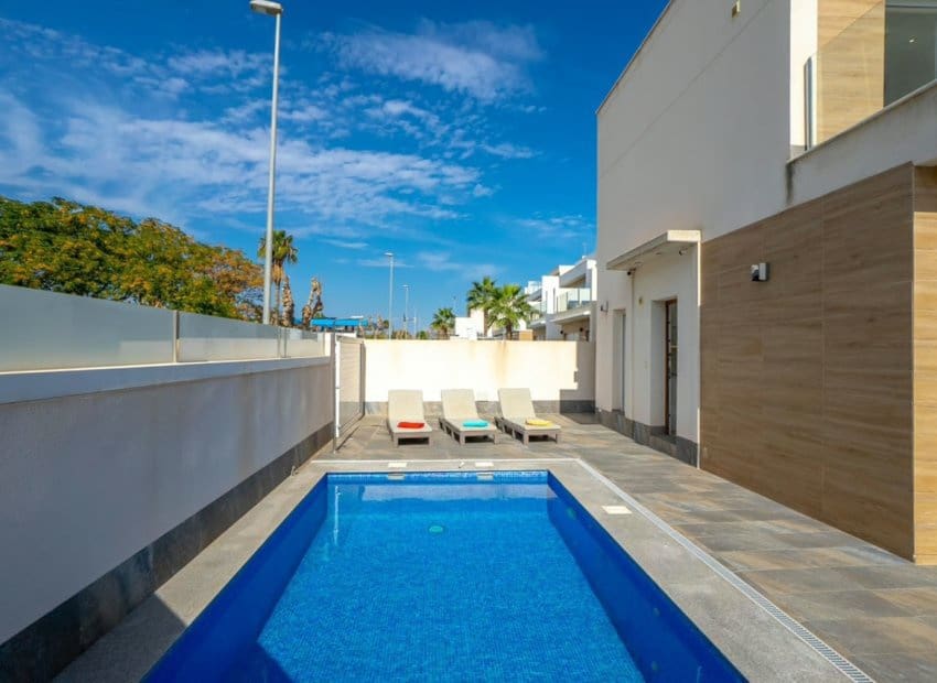 3 Zimmer Villa zu verkaufen in Pilar de la Horadada mit Pool Garage - 424.950 € (Ref: 9855836)