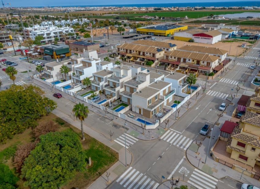 3 Zimmer Villa zu verkaufen in Pilar de la Horadada mit Pool Garage - 424.950 € (Ref: 9855836)