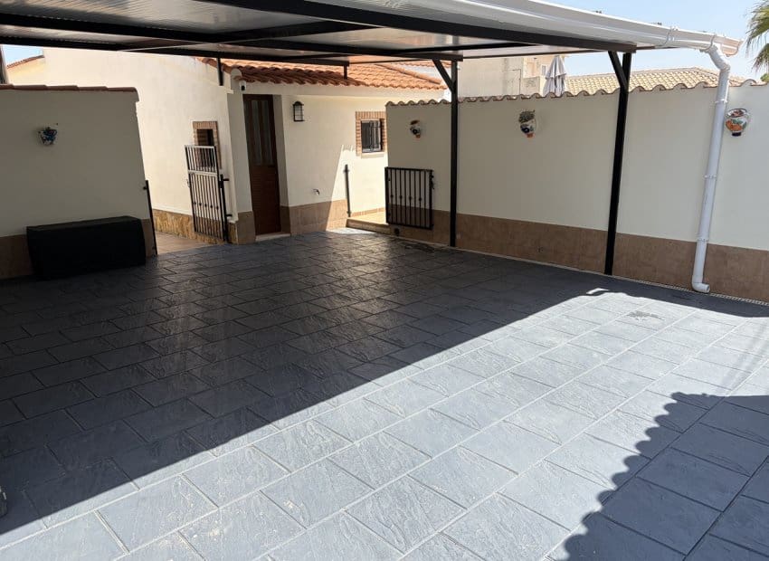 4 bedroom Villa for sale in Pinar de Campoverde with pool garage - € 699,950 (Ref: 9855837)