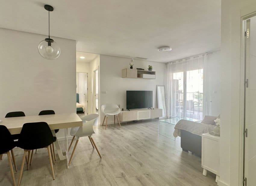 3 soveværelse Lejlighed til salg i Villamartin med swimmingpool - € 320.000 (Ref: 9855839)