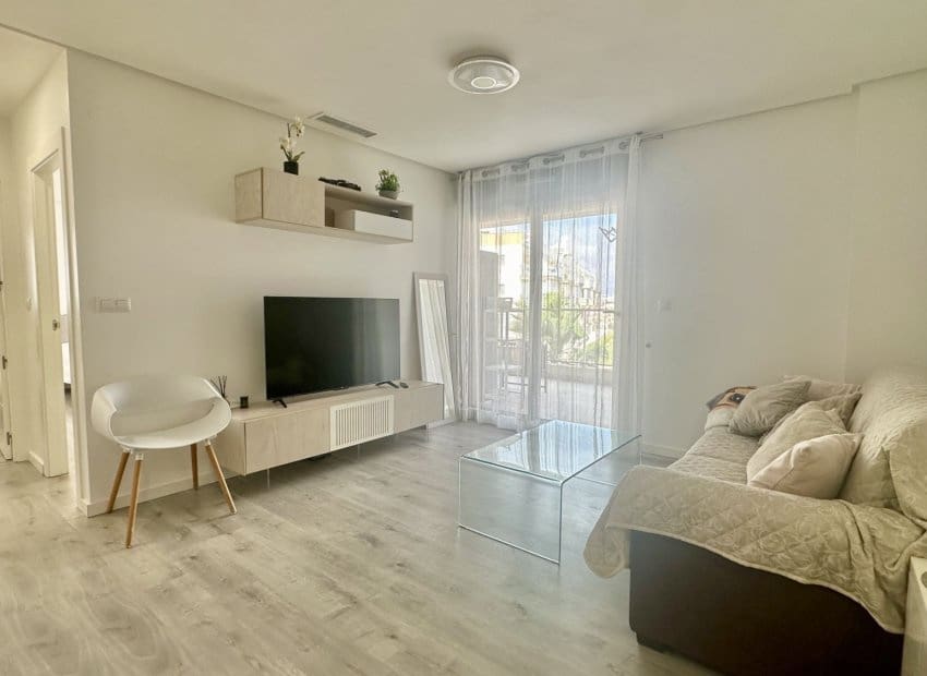 3 soveværelse Lejlighed til salg i Villamartin med swimmingpool - € 320.000 (Ref: 9855839)