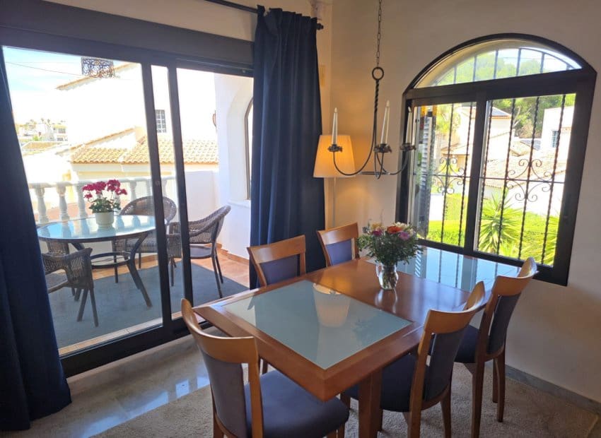 3 bedroom Villa for sale in Villamartin with pool garage - € 399,900 (Ref: 9865411)