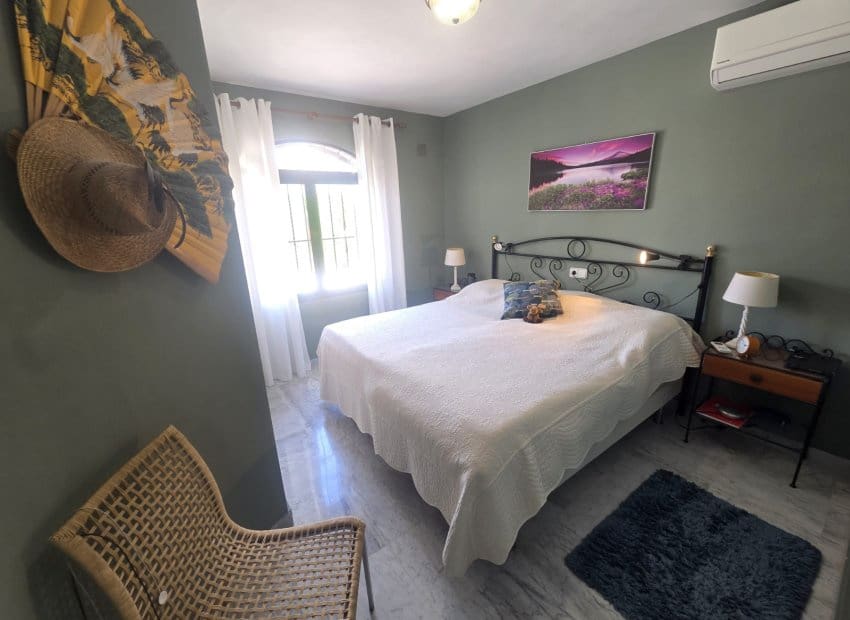 3 bedroom Villa for sale in Villamartin with pool garage - € 399,900 (Ref: 9865411)