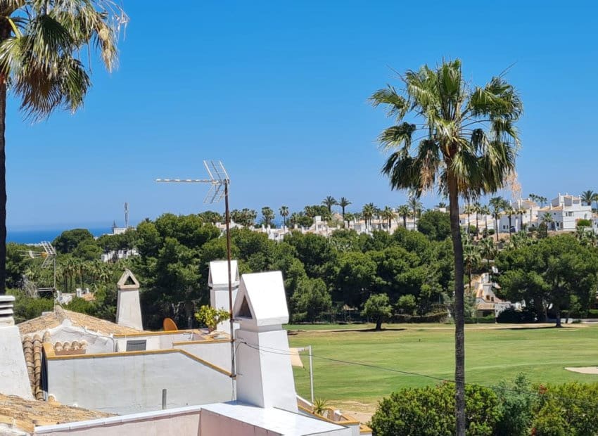 3 bedroom Villa for sale in Villamartin with pool garage - € 399,900 (Ref: 9865411)