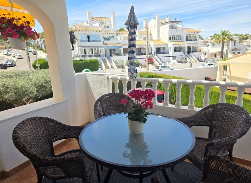 3 bedroom Villa for sale in Villamartin with pool garage - € 399,900 (Ref: 9865411)