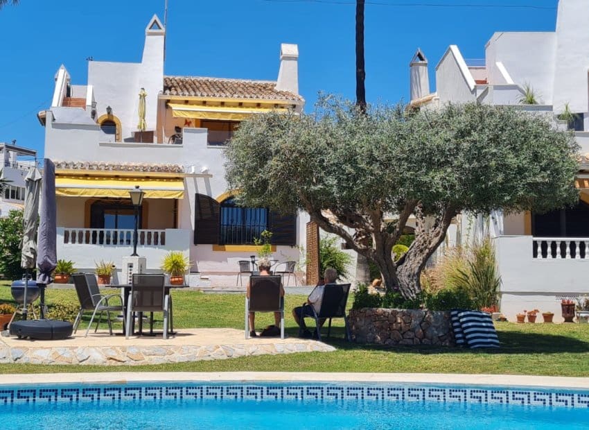 3 bedroom Villa for sale in Villamartin with pool garage - € 399,900 (Ref: 9865411)