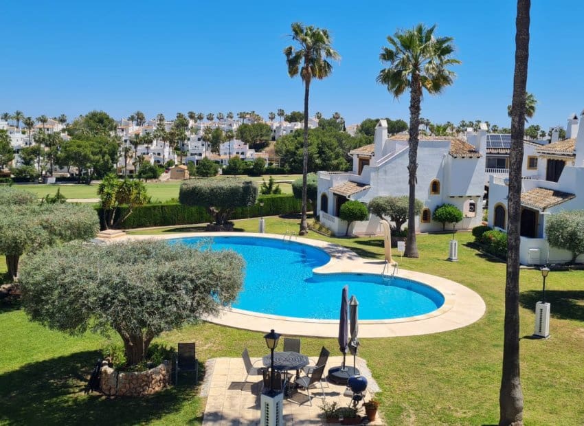 3 bedroom Villa for sale in Villamartin with pool garage - € 399,900 (Ref: 9865411)