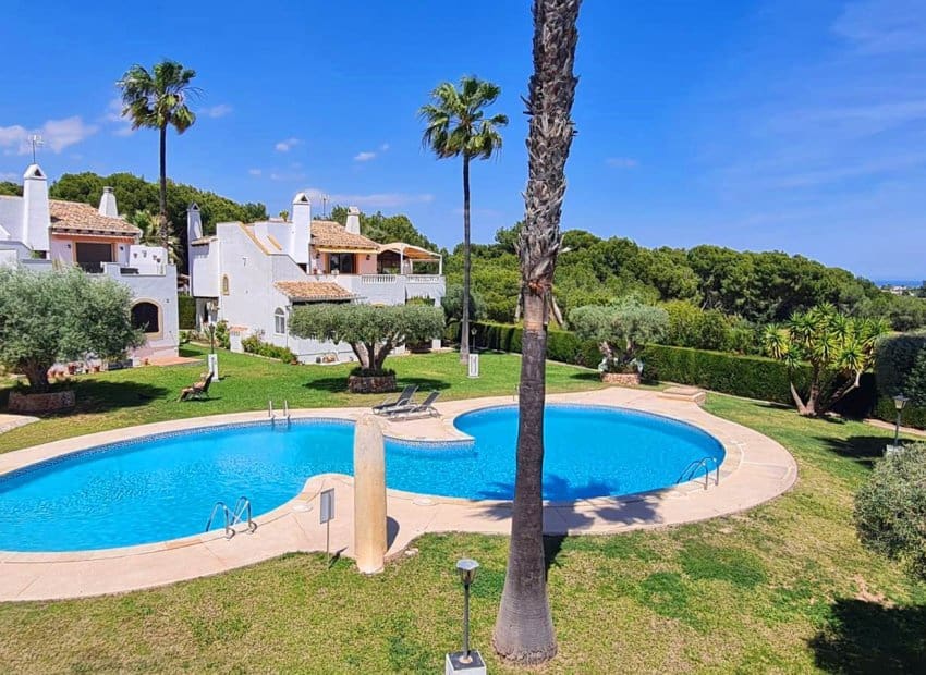 3 bedroom Villa for sale in Villamartin with pool garage - € 399,900 (Ref: 9865411)