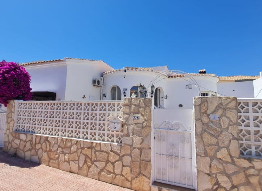2 chambre Villa/Maison à vendre à La Florida avec piscine garage - 399 900 € (Ref: 9867229)