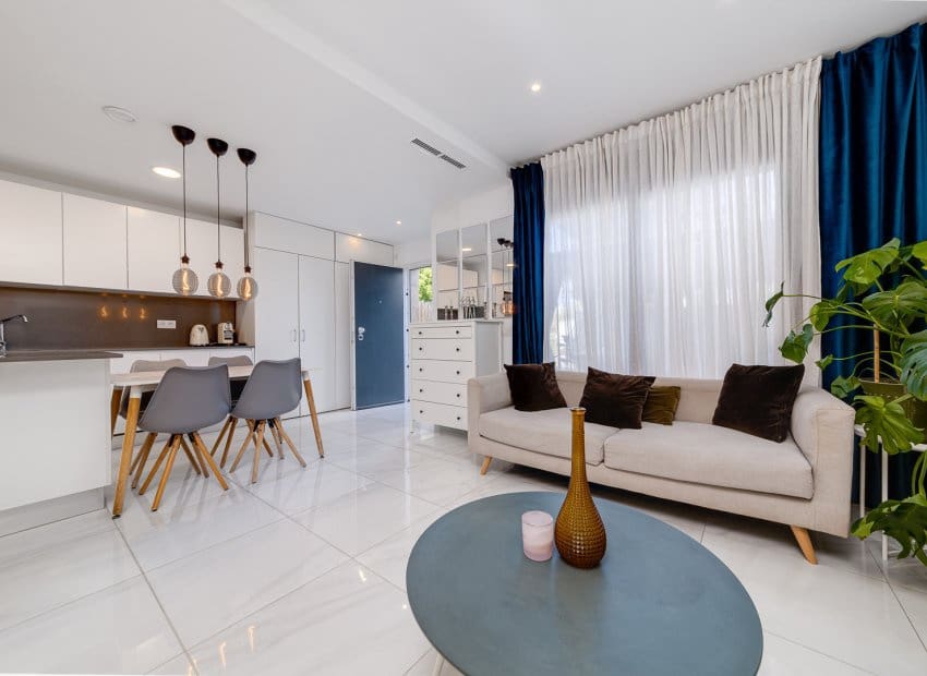 3 sypialnia Willa na sprzedaż w Villamartin z basenem garażem - 325 000 € (Ref: 9885084)