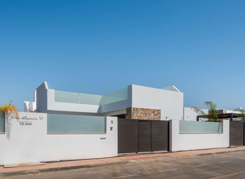 3 slaapkamer Villa te koop in Los Alcazares met zwembad - € 519.900 (Ref: 9899868)