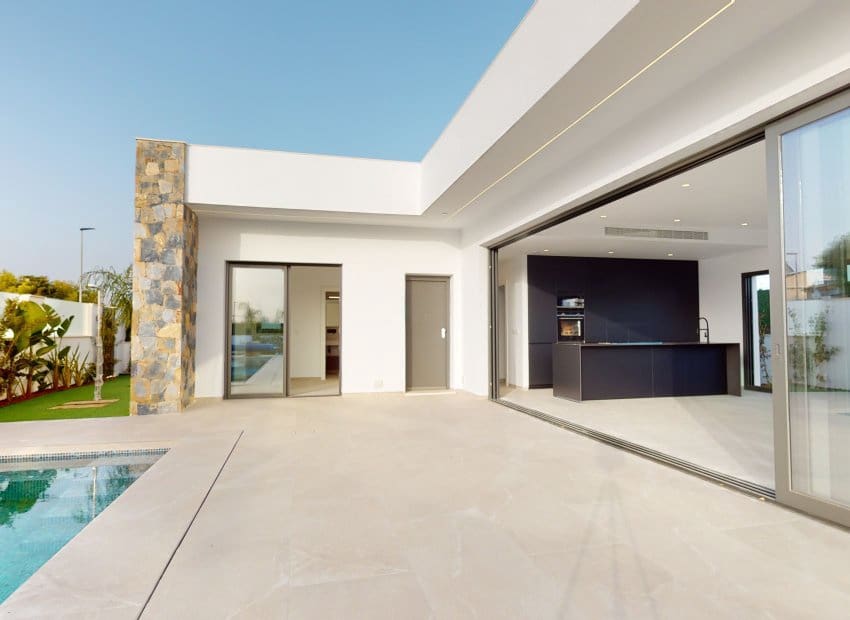 3 slaapkamer Villa te koop in Los Alcazares met zwembad - € 519.900 (Ref: 9899868)
