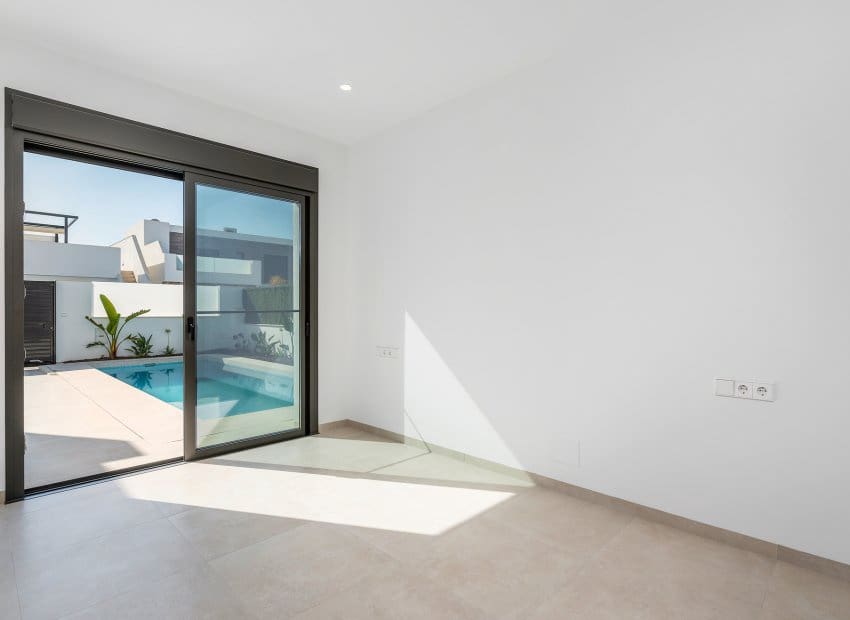 3 slaapkamer Villa te koop in Los Alcazares met zwembad - € 519.900 (Ref: 9899868)
