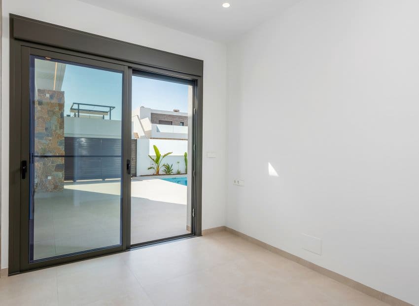 3 slaapkamer Villa te koop in Los Alcazares met zwembad - € 519.900 (Ref: 9899868)