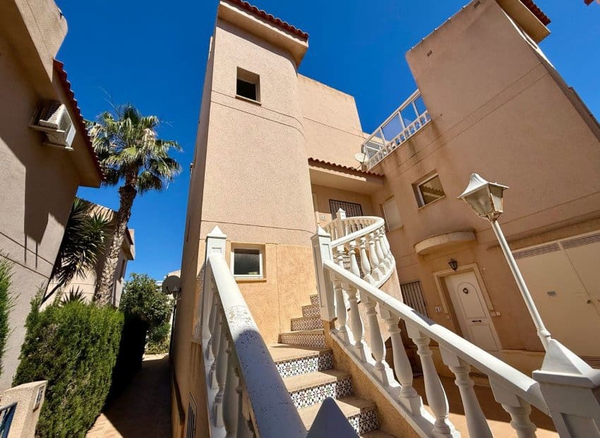 2 quarto Casa em Banda para venda em Playa Flamenca com piscina - 319 900 € (Ref: 9927674)